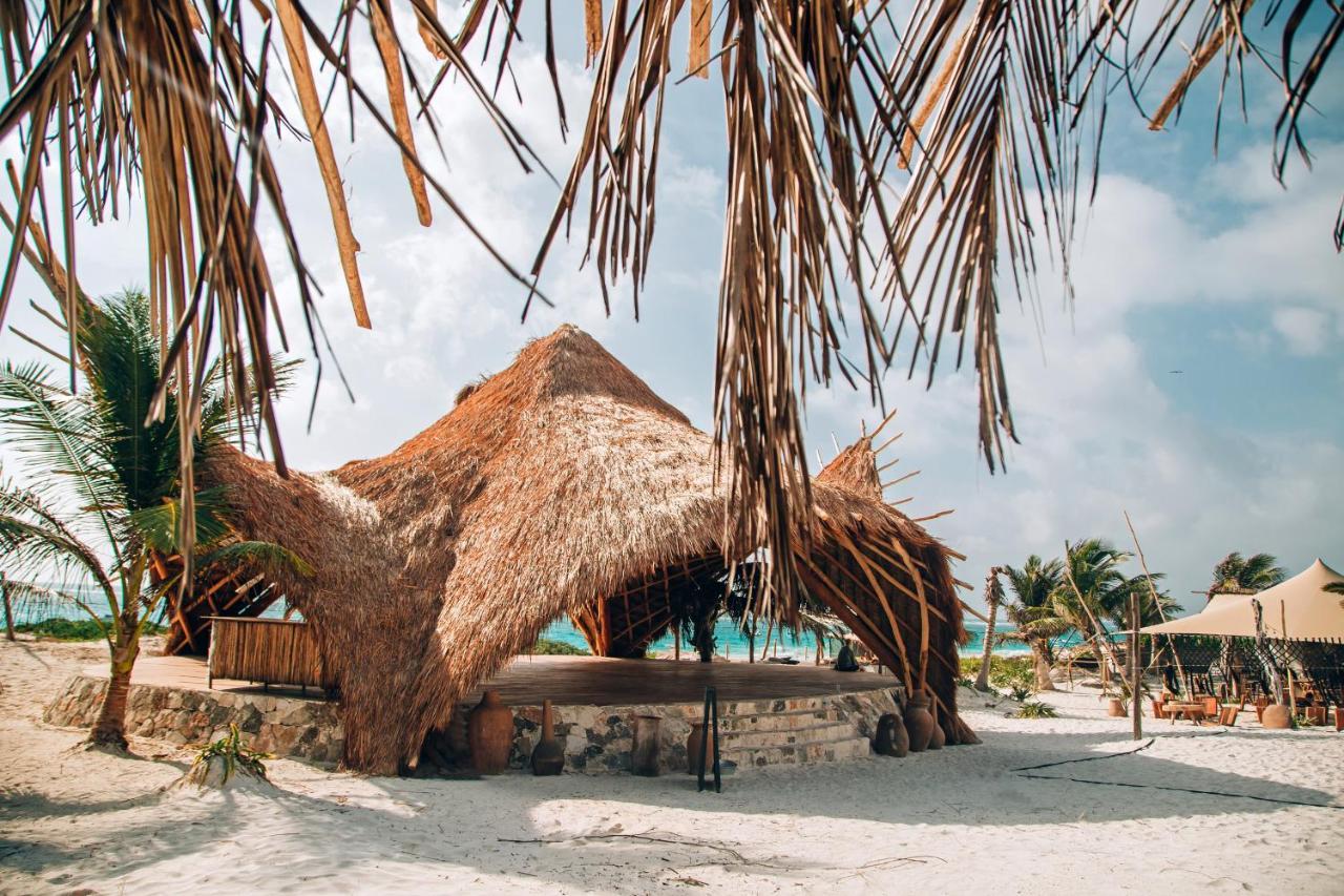 Ikal Tulum Hotel Exterior foto A hut at Akumal