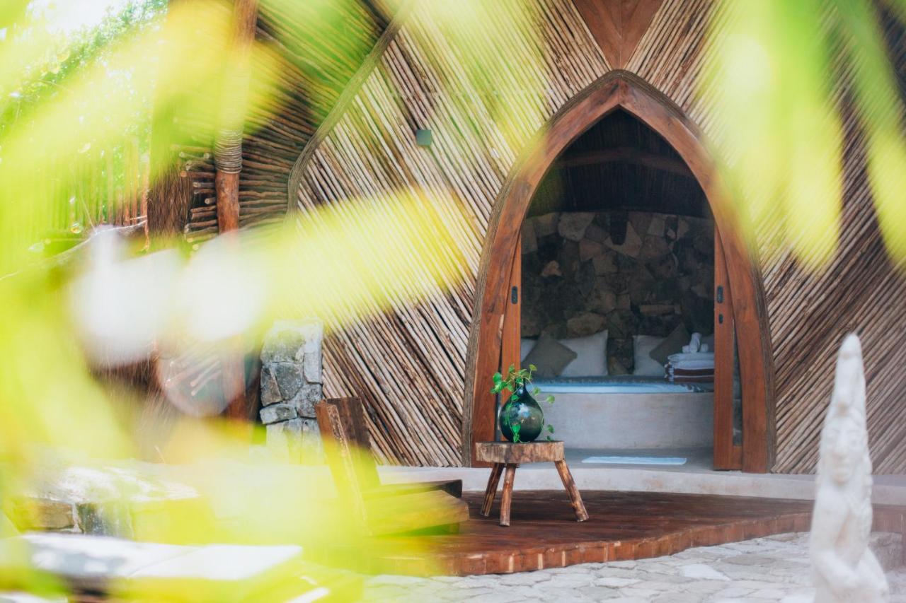 Ikal Tulum Hotel Exterior foto The entrance to the chapel